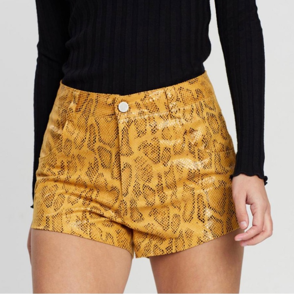 Jagger and stone yellow snake print shorts size US 6